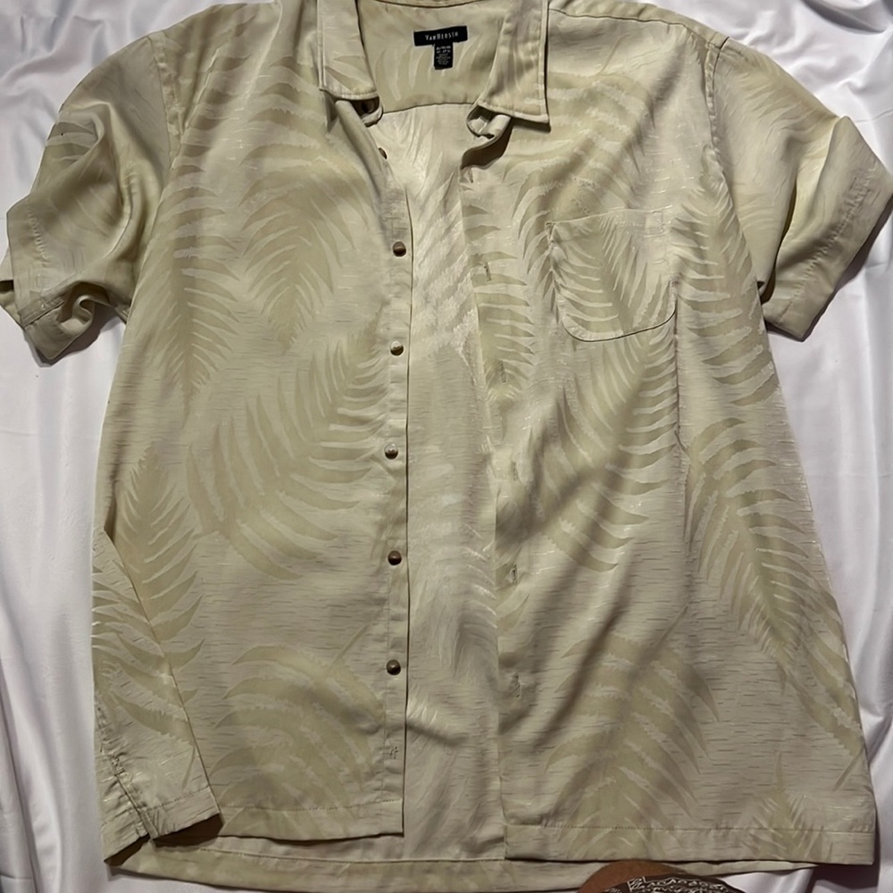 Hawaiian Print Button Up